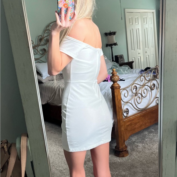 Tobi White Off-the-Shoulder Bodycon Mini Dress Size Medium - Picture 5 of 16